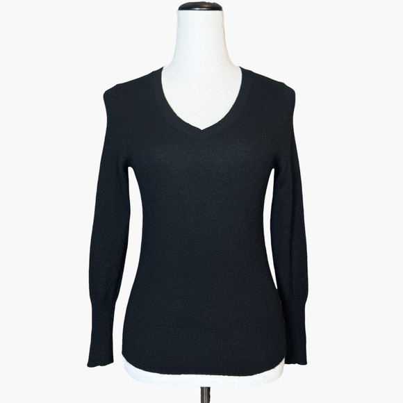 Halogen Sweaters - Halogen 100% Cashmere V-Neck Sweater XS Petite Black Quiet Luxury Minimalist